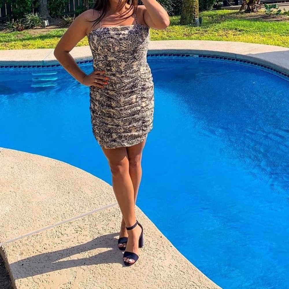 J.O.A Ruched Bodycon Dress - Picture 6 of 6